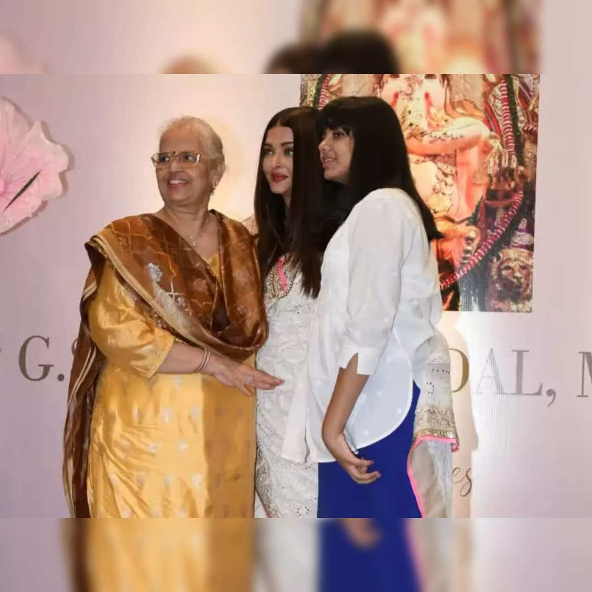 Aishwarya Rai Chuda Chudi Video - At Aishwarya Rai Bachchan's b'day event, daughter Aaradhya steals the show  with impromptu speech - The Economic Times