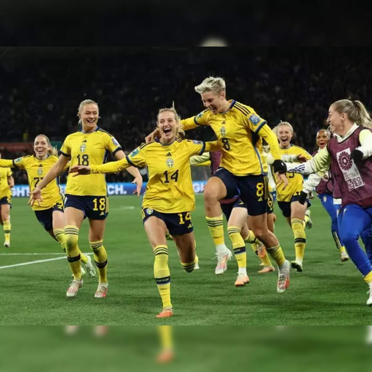https://img.etimg.com/thumb/width-1200,height-1200,imgsize-46126,resizemode-75,msid-102475534/news/international/us/usas-womens-world-cup-reign-comes-to-a-heartbreaking-end-in-penalty-shootout-against-sweden.jpg
