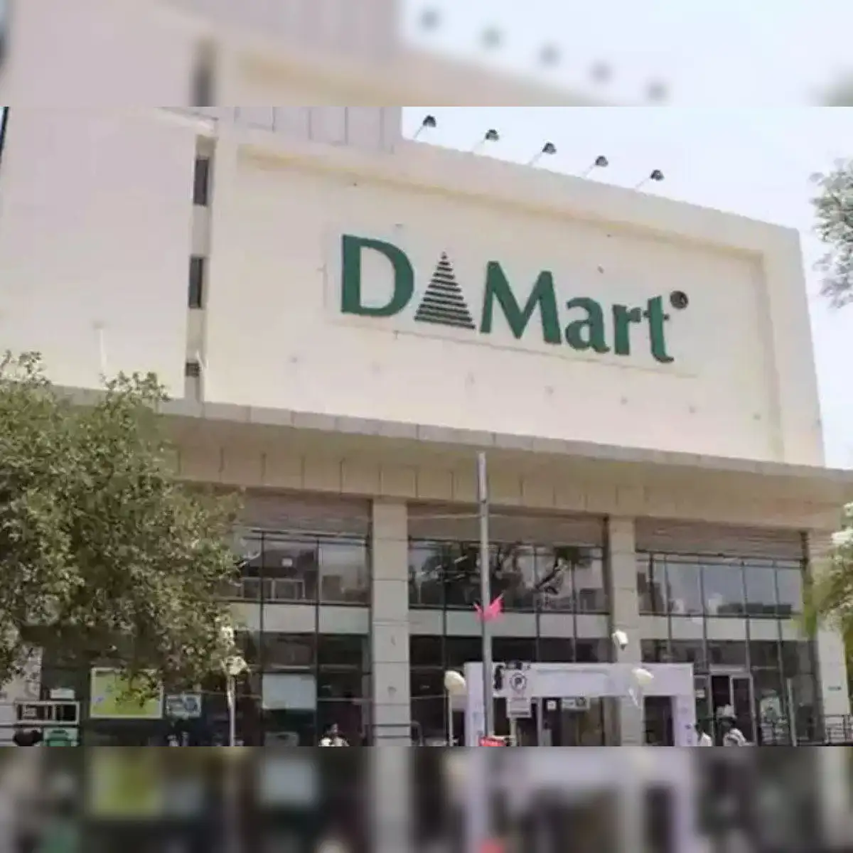神アート　DMART-04、DMART-12 DMart: DMart parent falls the most in three years and it's still