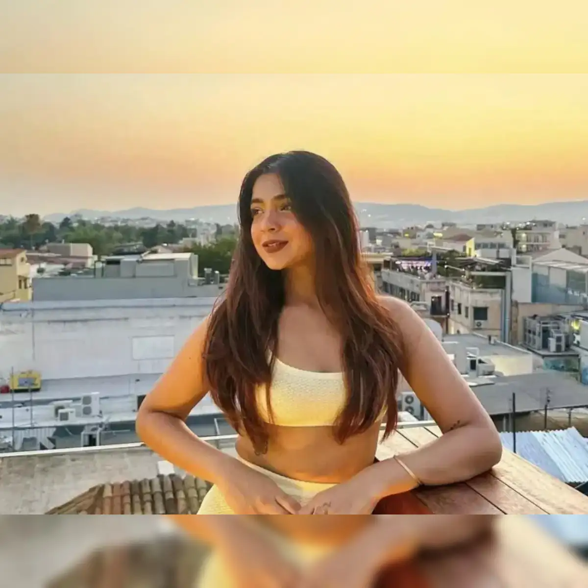apoorva looking hot pic