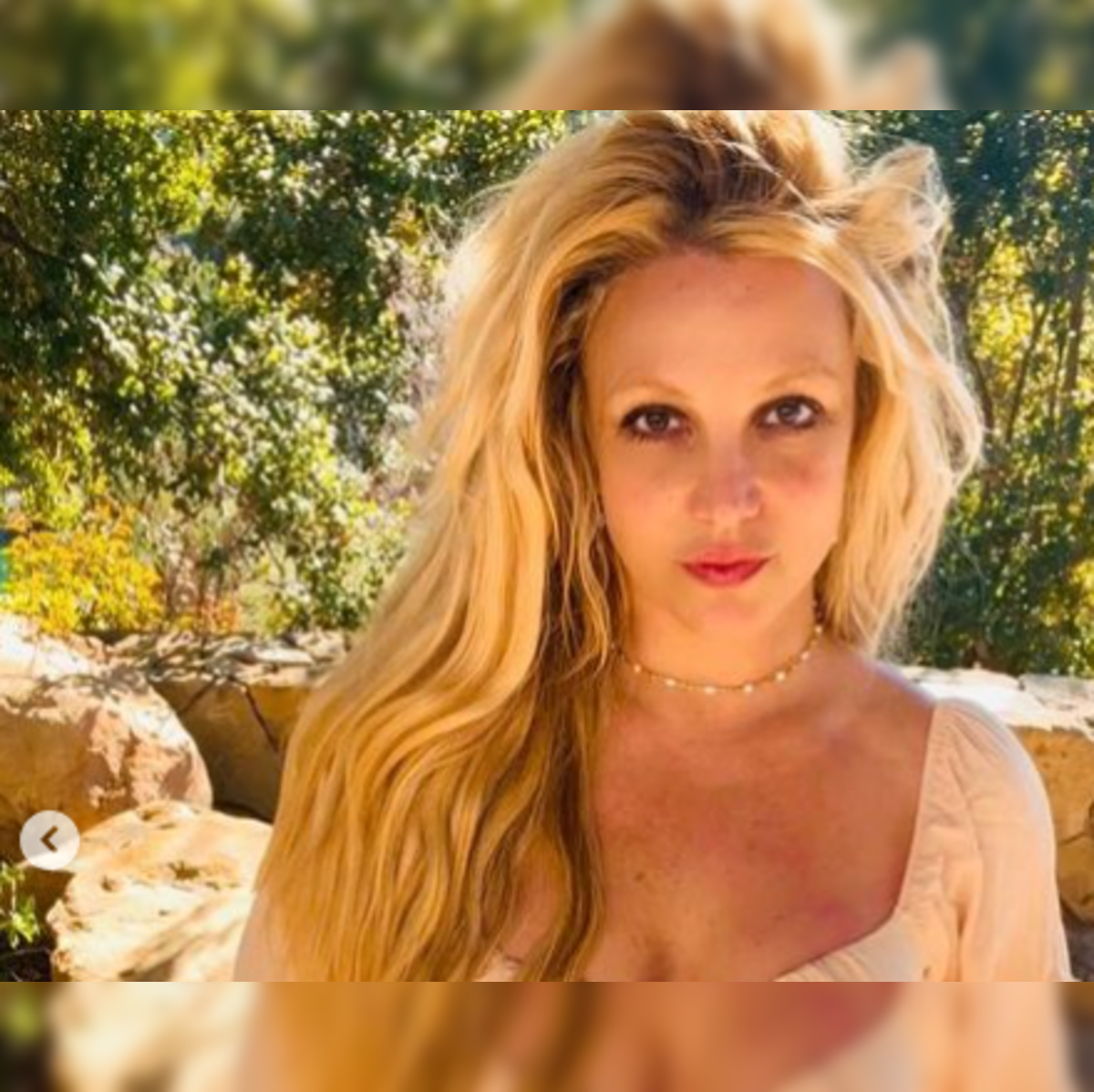 Britney Spears: Britney Spears sings 'Jesus Loves Me', 'Amazing