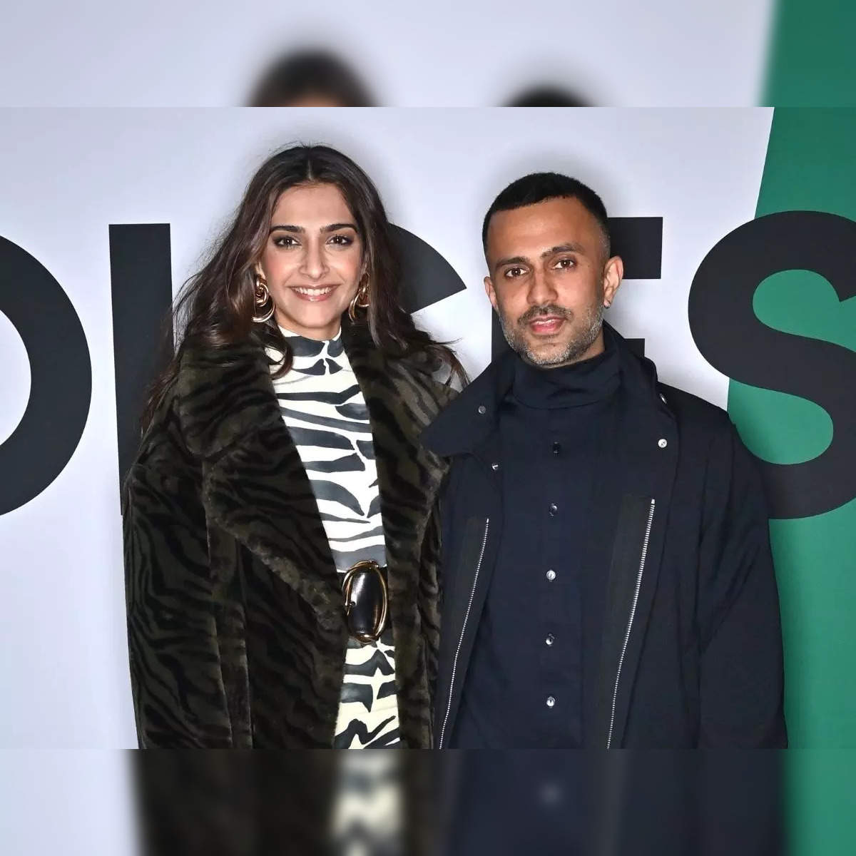 Sonam Kapoor Sex Chut - Sonam Kapoor News: Sonam Kapoor's husband shares picture of her and Kylian  Mbappe; Anand in awe of his wife - The Economic Times