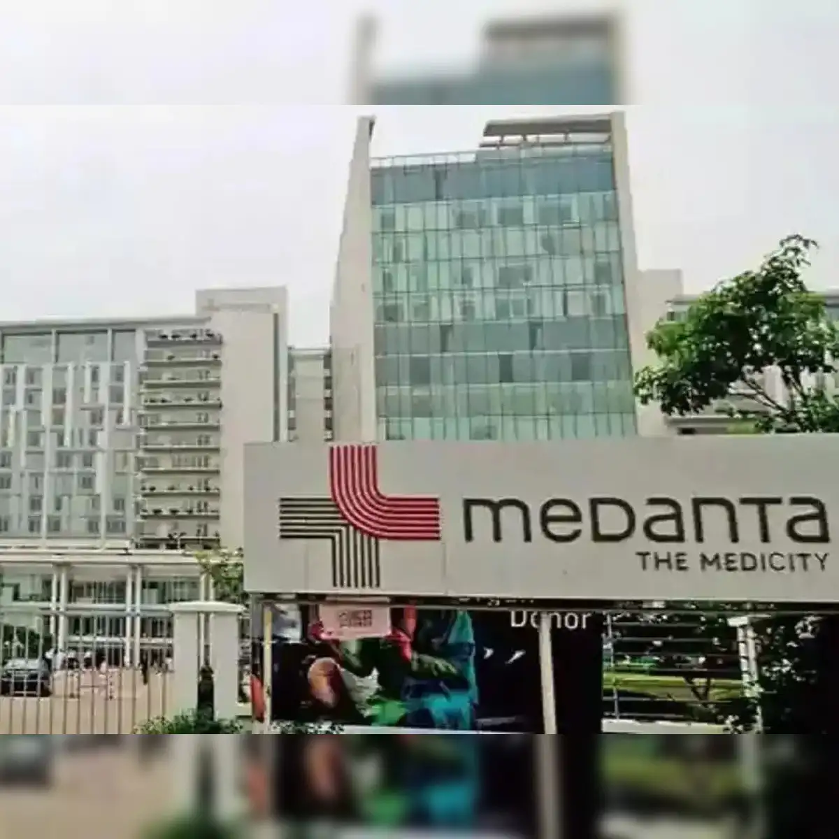 Medanta Hospital Logo 1176x2096
