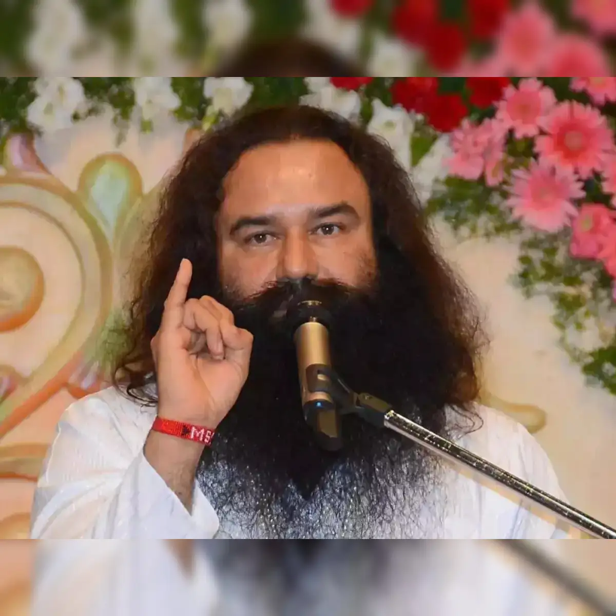 Gurmeet Ram Rahim: Dera chief Gurmeet Ram Rahim seeks 20-day parole - The  Economic Times