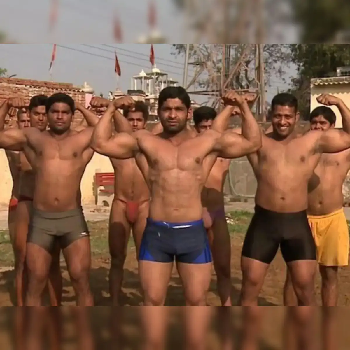 Ichki kiyimdagi qizlarning uy qurilishi porno fotosuratlari