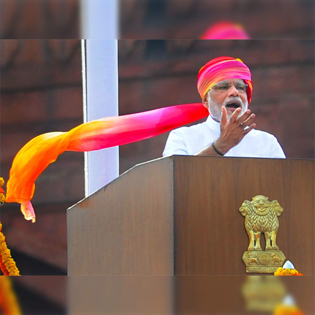 File:The Prime Minister, Shri Narendra Modi takes a short walk with the Prime  Minister of