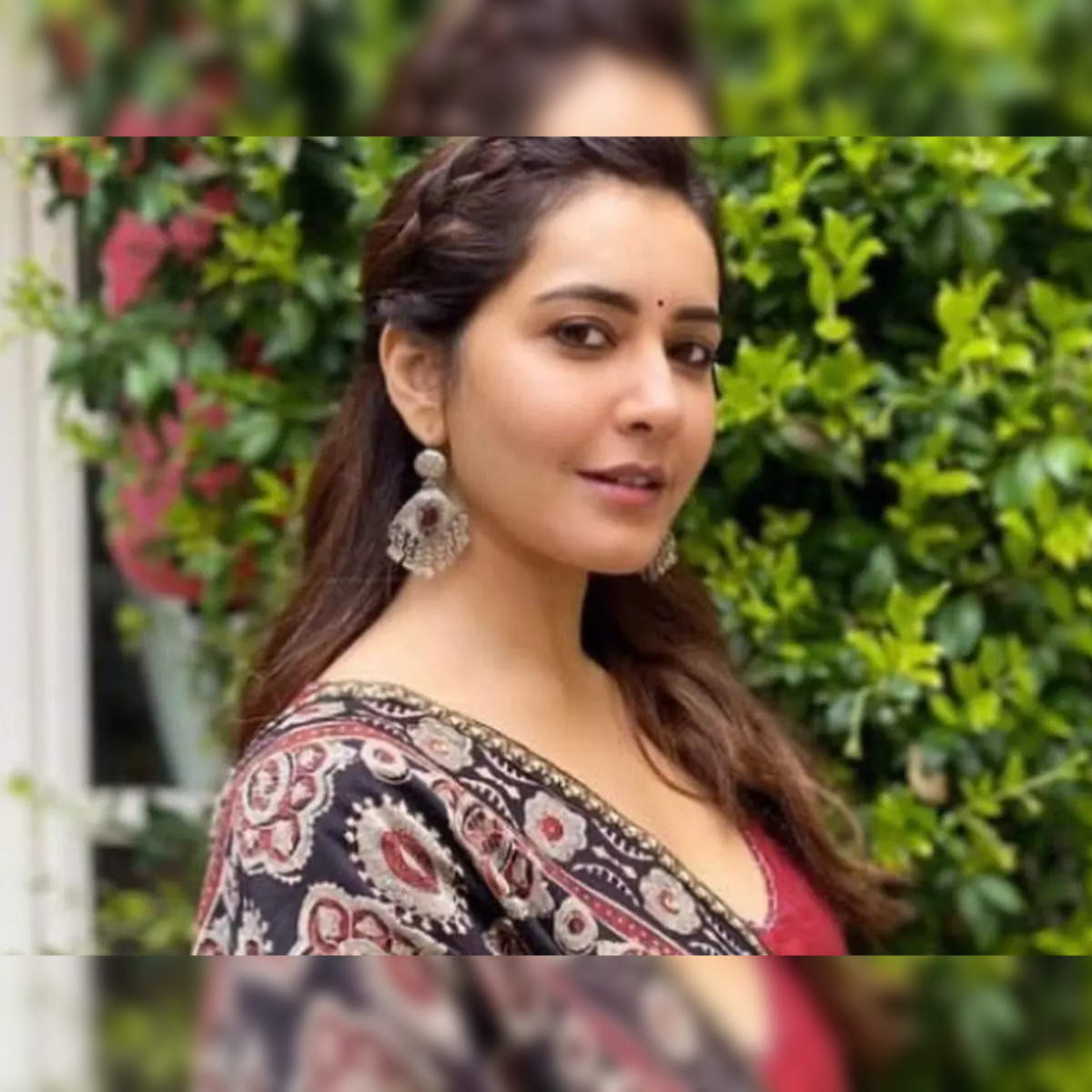 Xxxx Hot Video Of Bollywood Heroins Hd Download - Raashii Khanna: 'Farzi' actress Raashii Khanna reveals Shahid Kapoor felt  old hearing her words. Here's why - The Economic Times