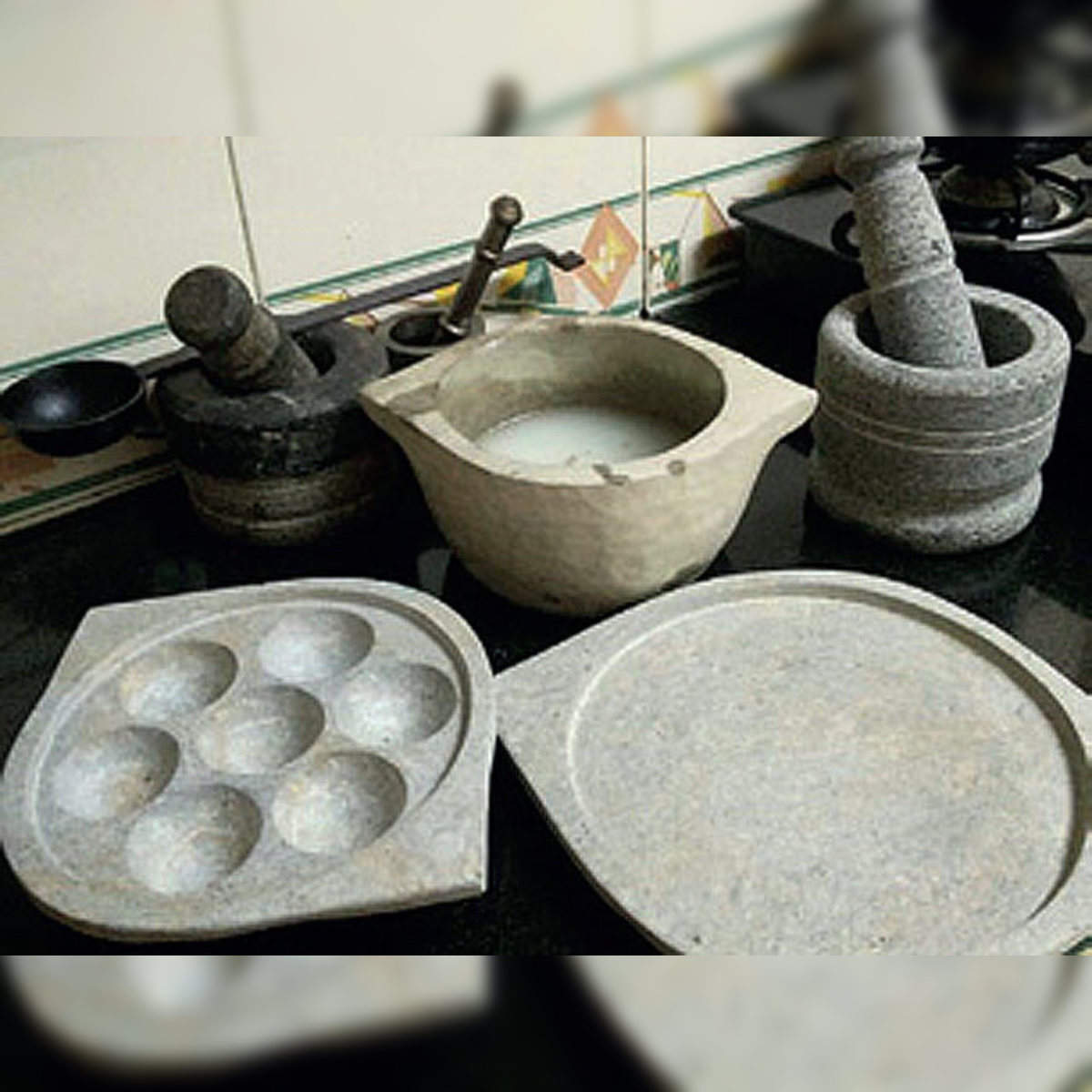 Food aficionados learn benefits of stoneware cooking - The Economic Times