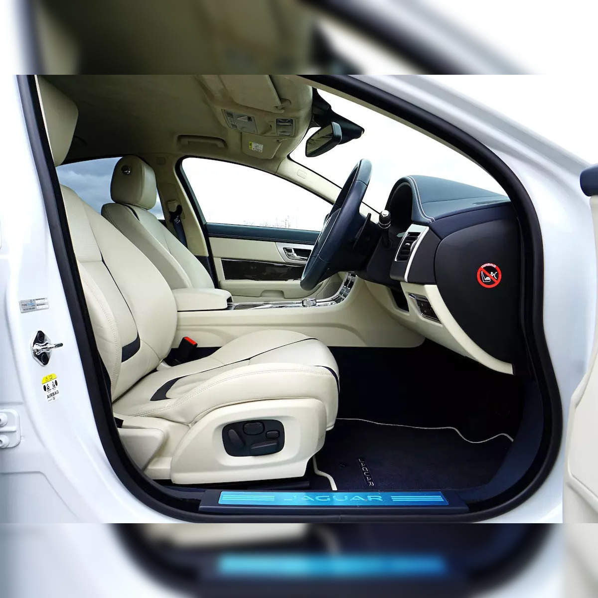 https://img.etimg.com/thumb/width-1200,height-1200,imgsize-62212,resizemode-75,msid-104654055/top-trending-products/auto/accessories/make-your-drive-comfortable-with-best-car-neck-pillows-in-india.jpg