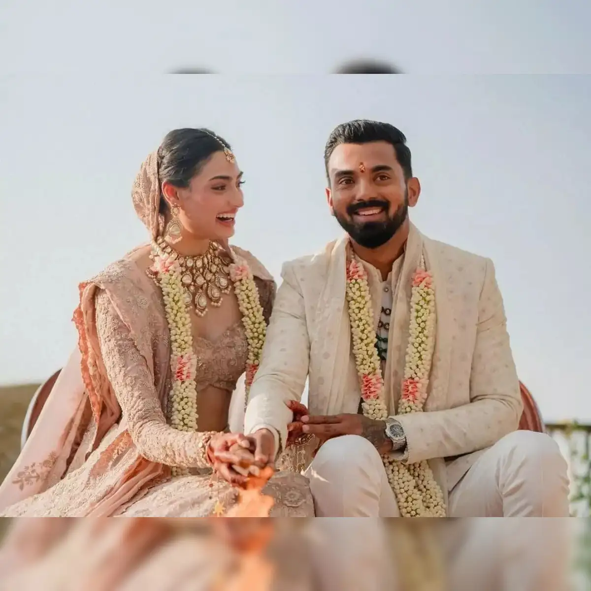 KL Rahul Athiya Shetty Wedding: Its official! KL Rahul & Athiya Shetty  exchange vows in Khandala; cricketers Ishant Sharma and Varun Aaron in  attendance - The Economic Times