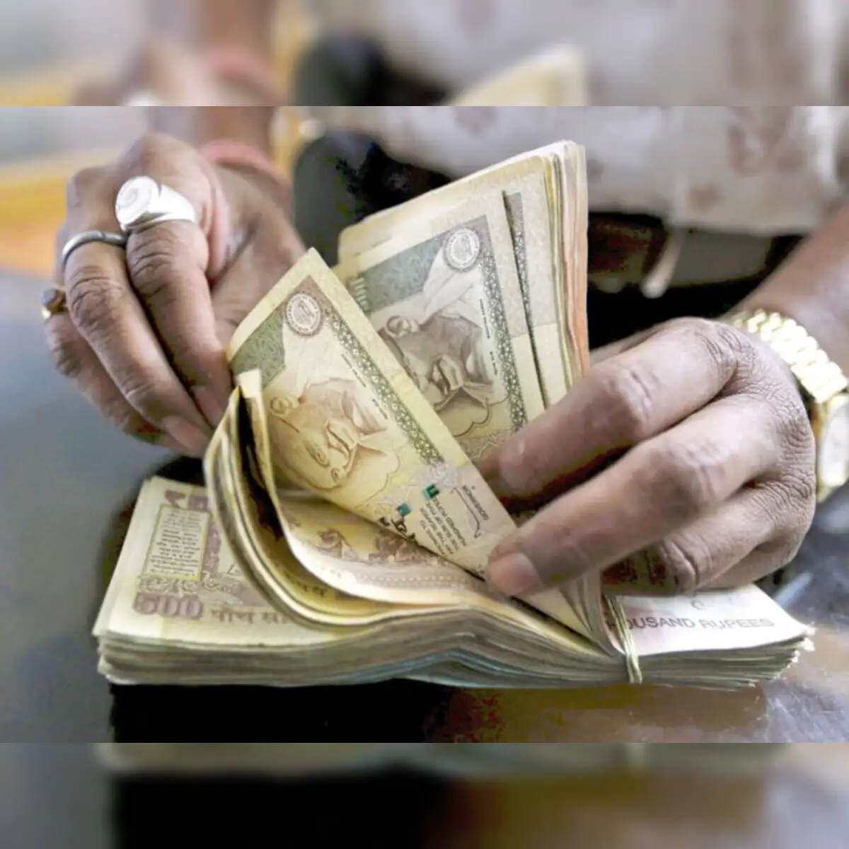 Rupee goes off-track, down 10 paise at 66.59 - The Economic Times