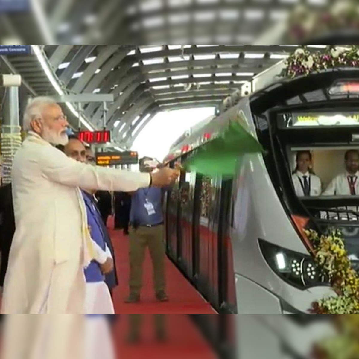 Ahmedabad and Surat metro electrification contracts awarded | Metro Report  International | Railway Gazette International