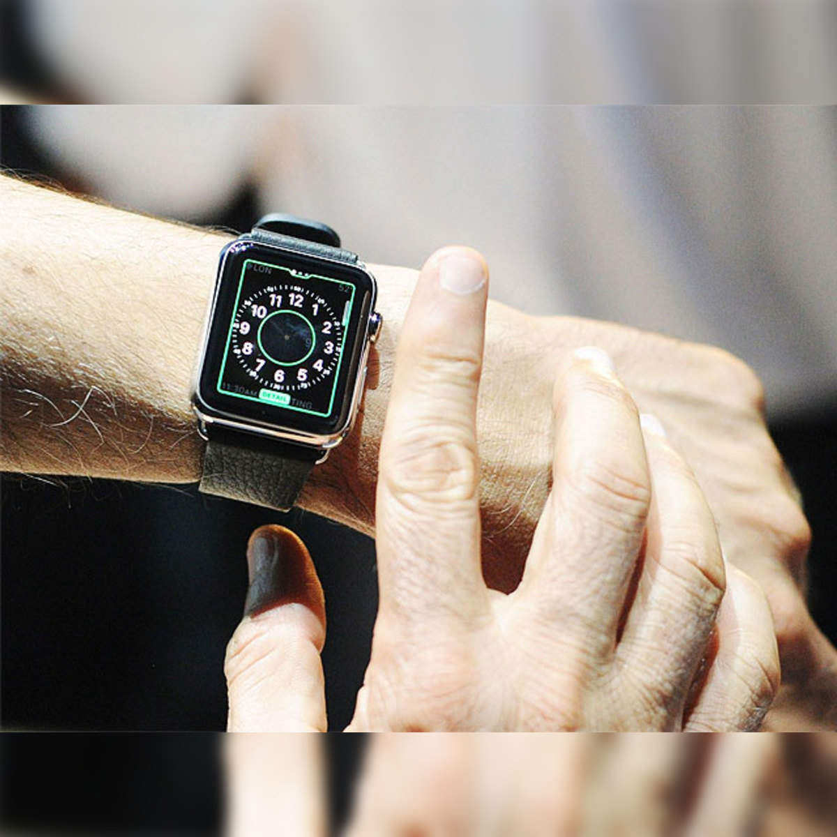 5 Benefits of Smartwatches for Seniors
