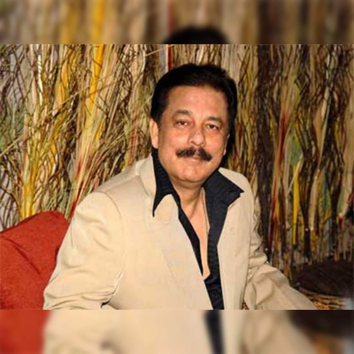 In sons' absence, 16-year-old grandson to perform Subrata Roy's last rites  today