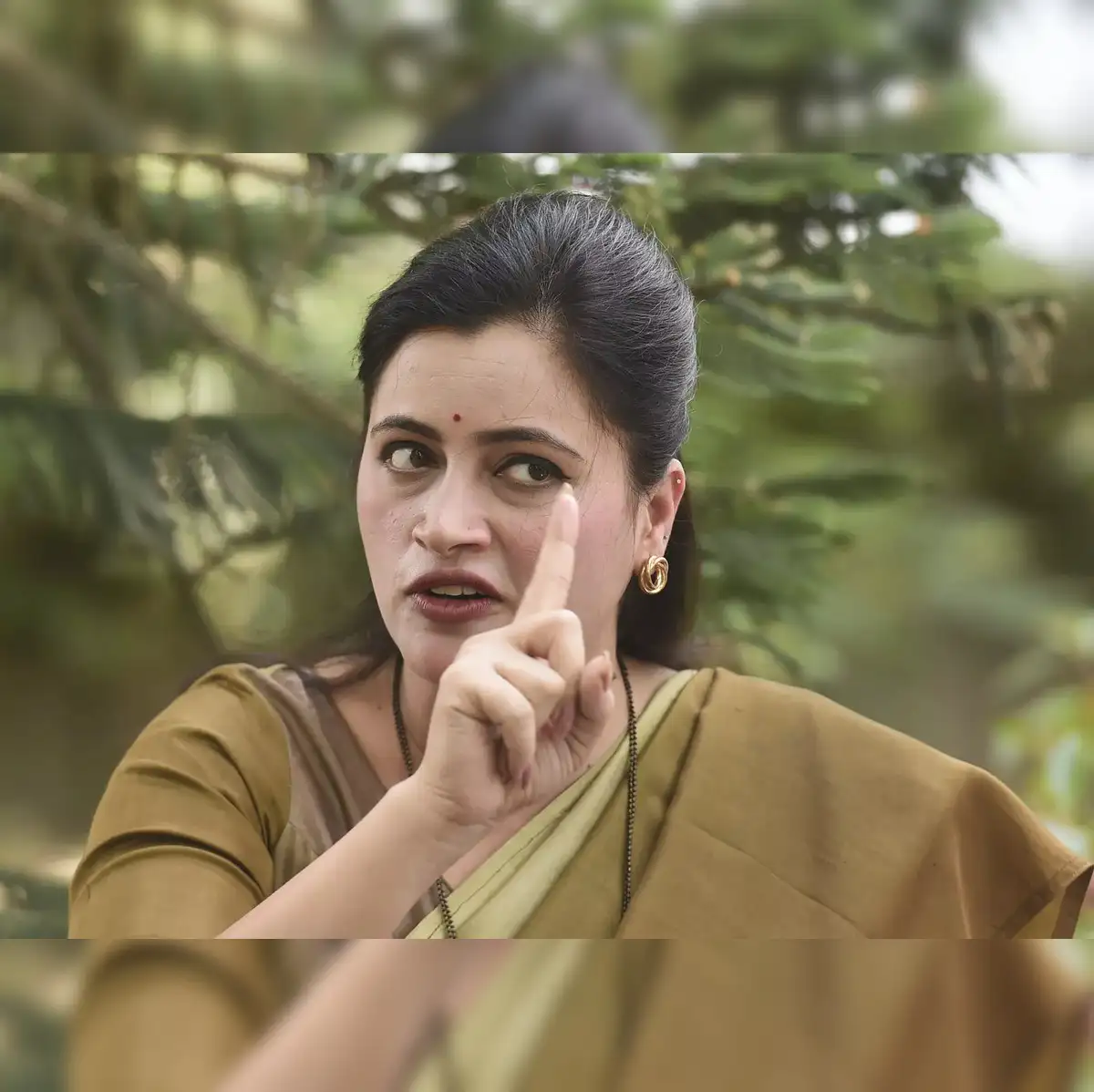 navneet rana: Hanuman Chalisa row: Wont arrest MP Navneet Rana and her  husband till June 9, Mumbai police tell court - The Economic Times