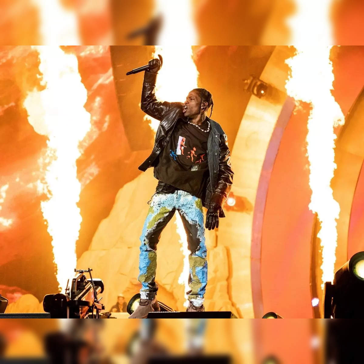 Travis Scott Concert Update: 'Crowd pleaded for help, ambulance was stuck.'  What happened at Travis Scott's concert that killed 8 people including a  14-year-old - The Economic Times
