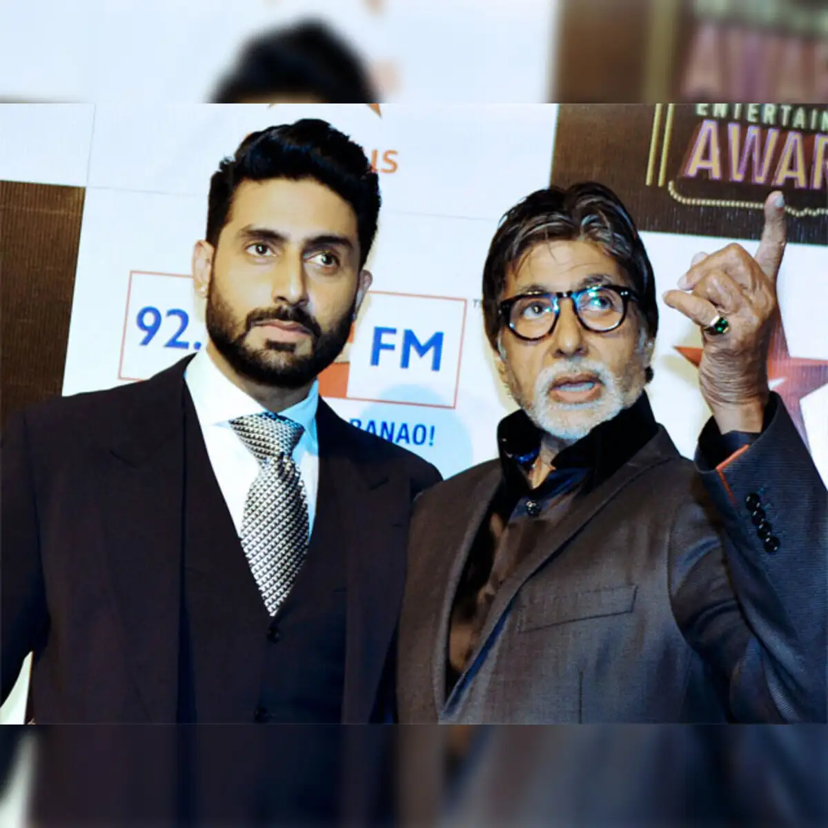 Amitabh Bachchan, Abhishek Bachchan win prize at same award function - The  Economic Times