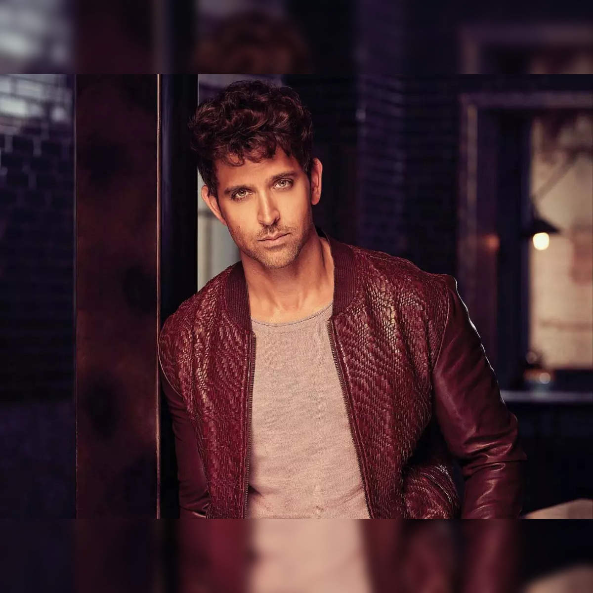 Hrithik Roshan: International Dance Day 2023: Hrithik Roshan meets 8 dance  influencers, says he is inspired - The Economic Times