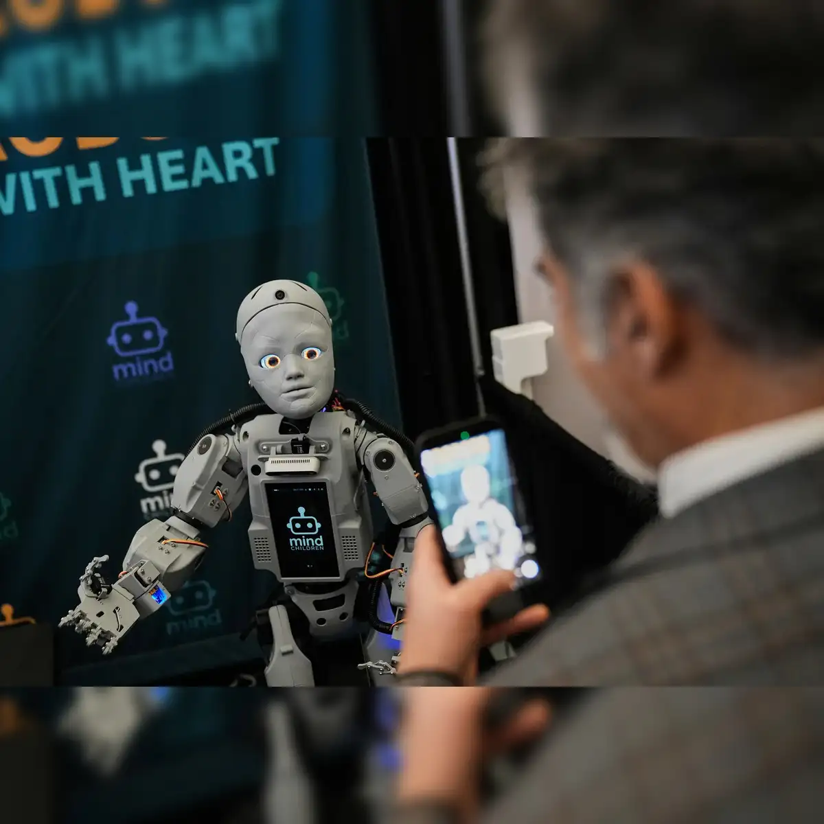 Humanoid robots take centre stage at Silicon Valley summit, but scepticism  remains - The Economic Times