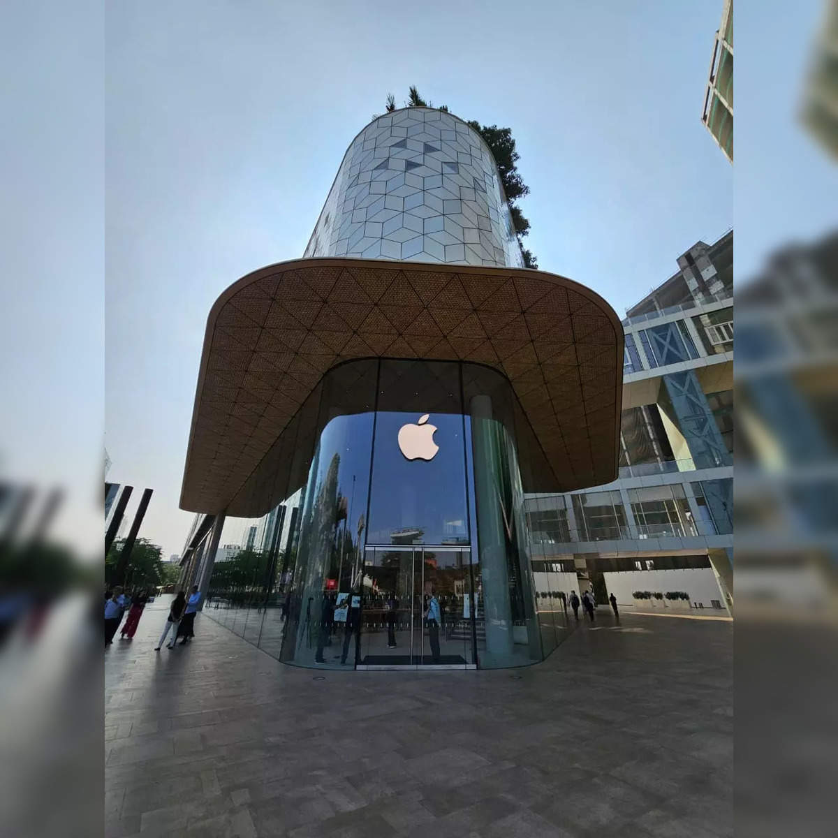 India's Tata Group to open 100 exclusive Apple stores -report