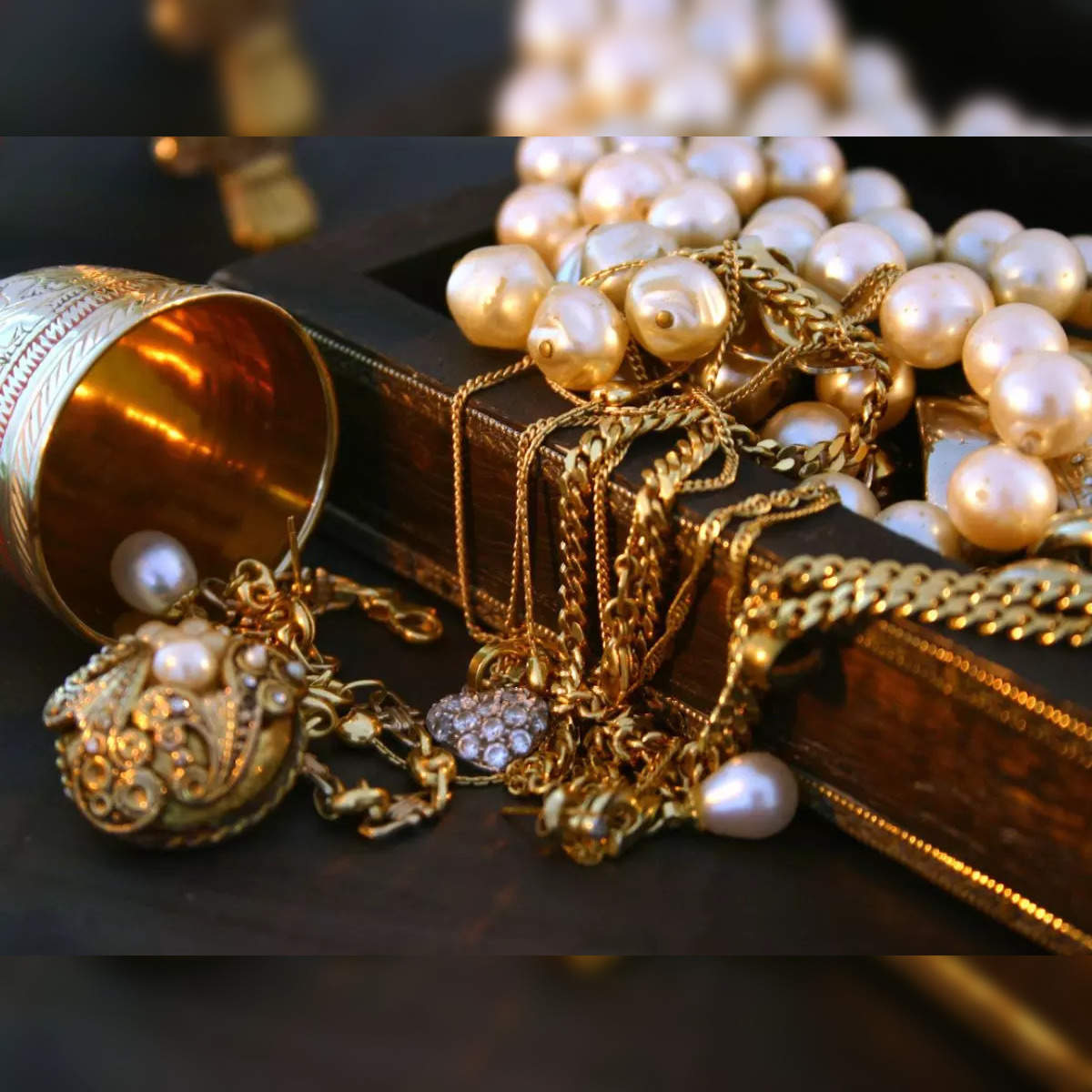 How to buy jewellery at auction: Strategies, goals and what to avoid - The  Economic Times