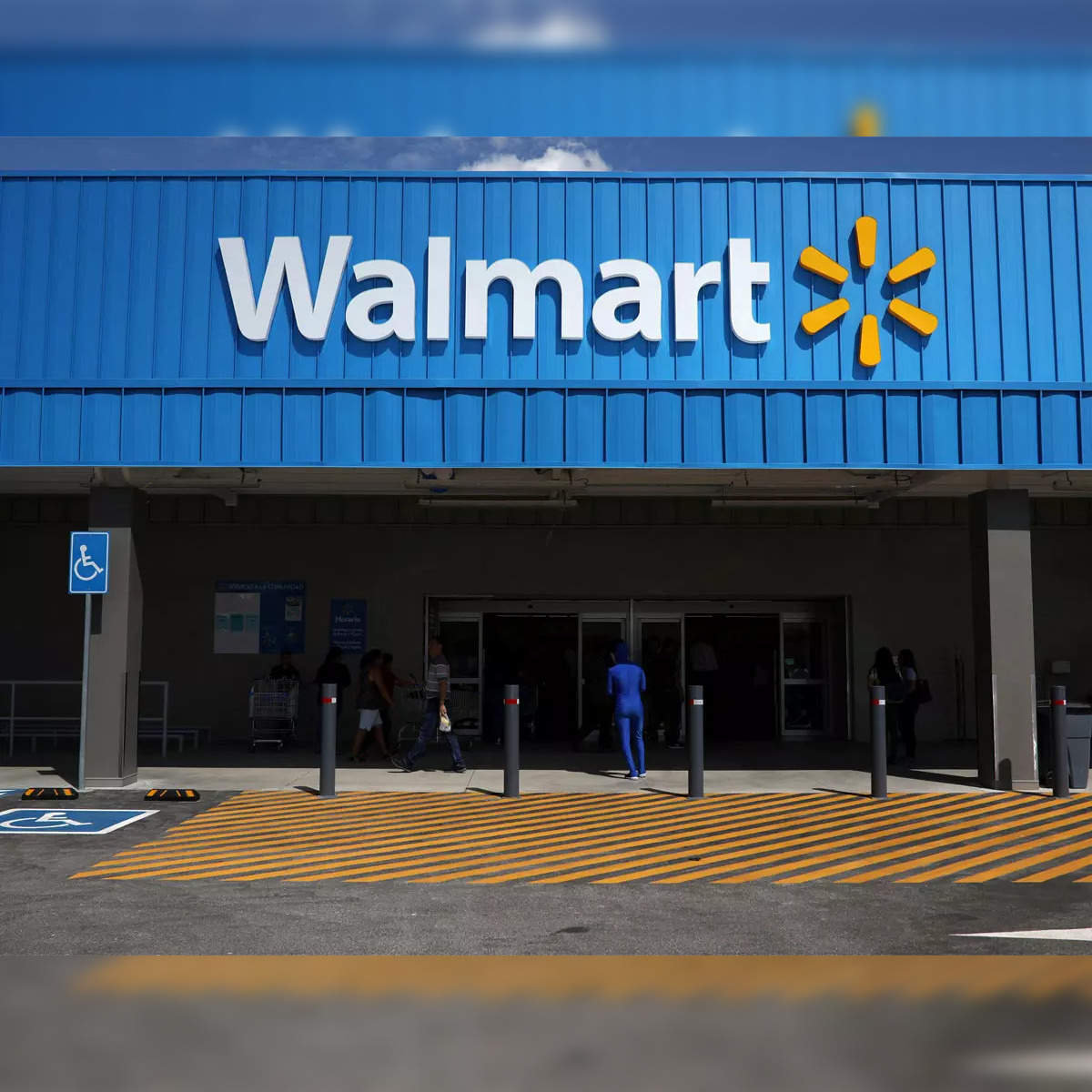 Walmart Center : Focus Property Group