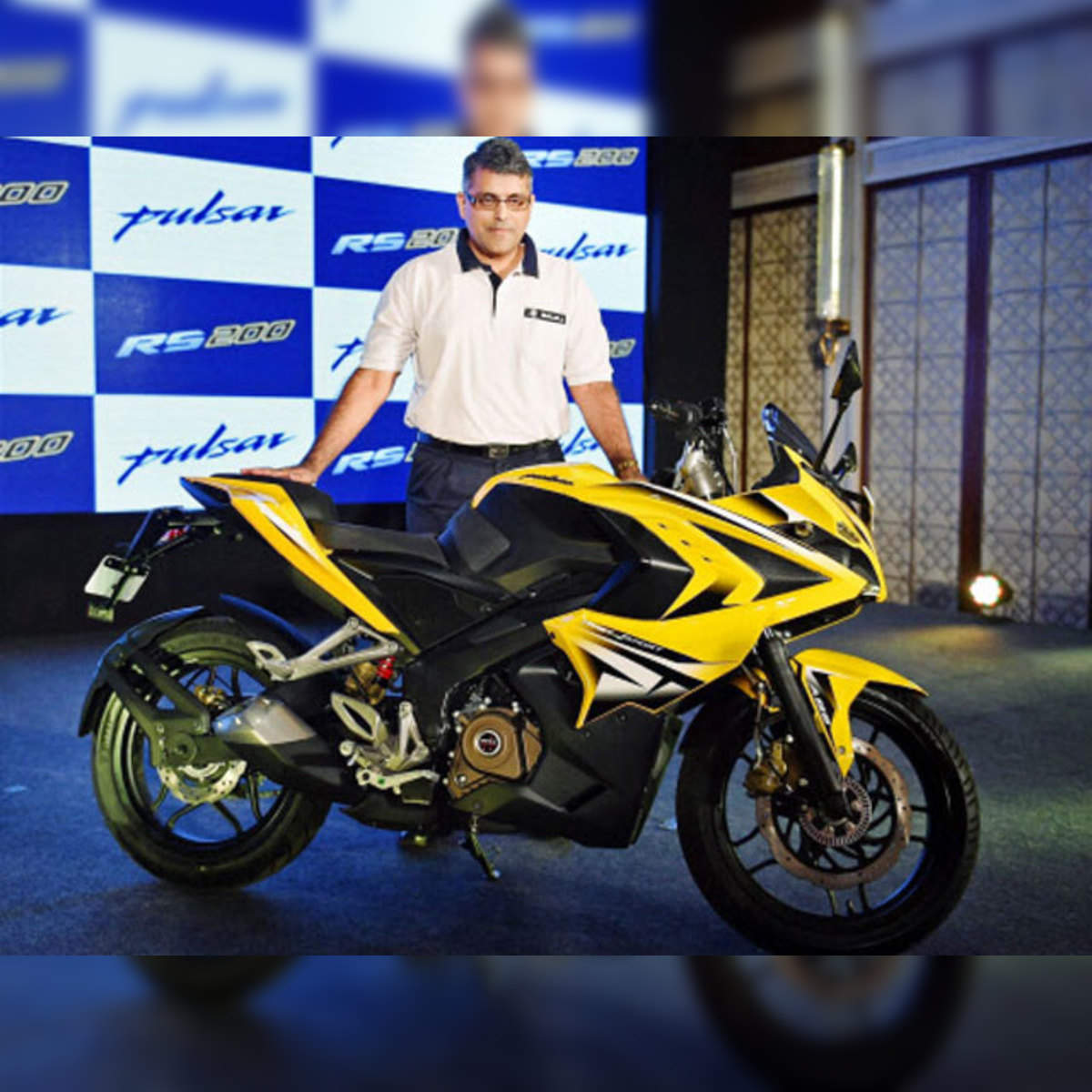 Pulsar rs 200 ex deals showroom price