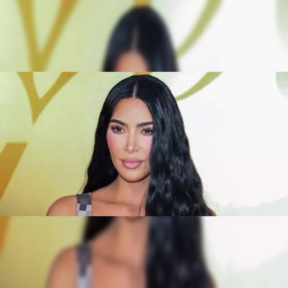 Kim Kardashian Debuts Shorter Bobbed Hairstyle in Bedroom Selfie
