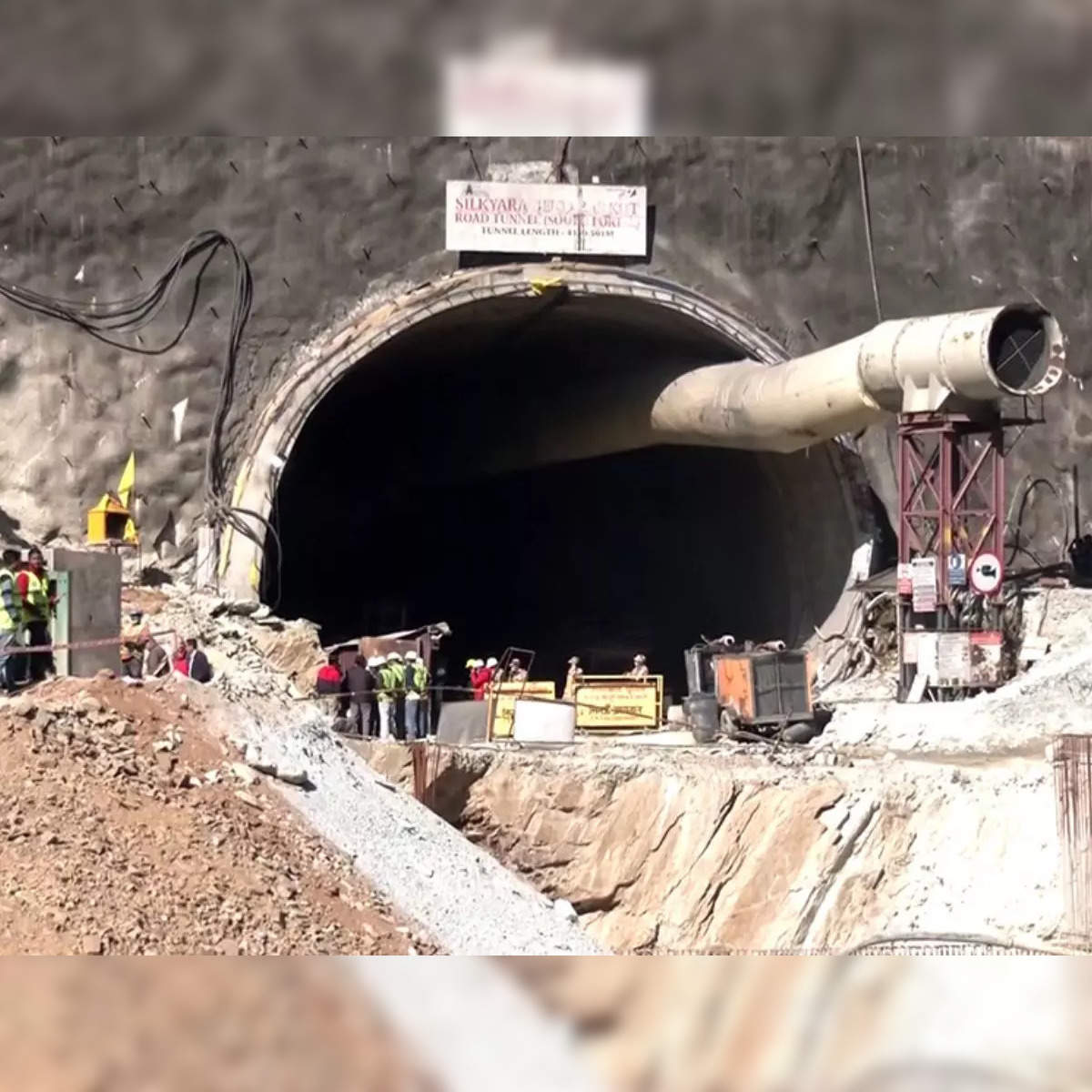 Silkyara tunnel collapse: 6-inch-wide pipe reaches trapped labourers;  rescuers say now will go with 'full force' - The Economic Times