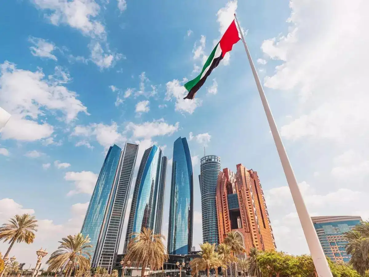 Iran urges UAE residents to stay away from ports