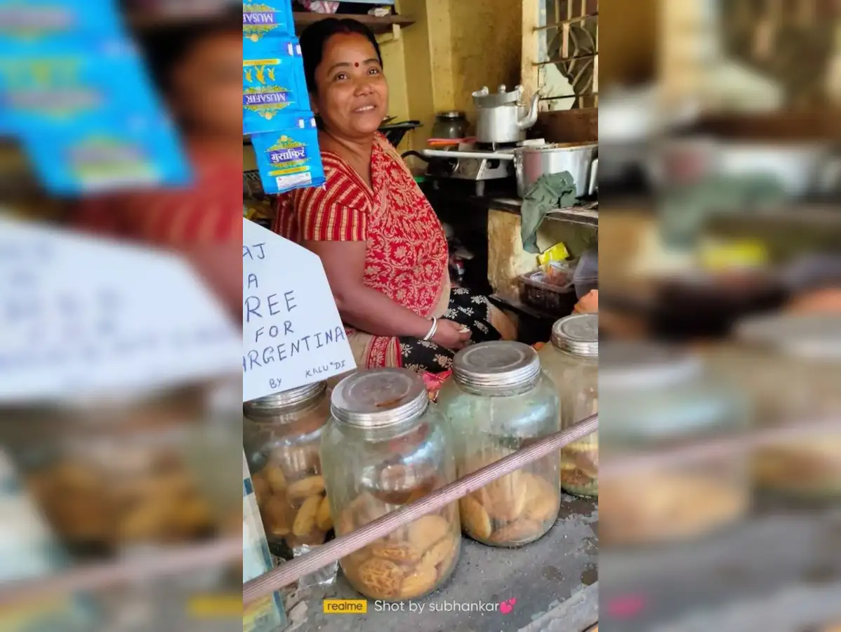 messi: 'Today's tea is free for Argentina.' Bengal tea-seller's  heartwarming offer after Messi magic in Qatar WC - The Economic Times