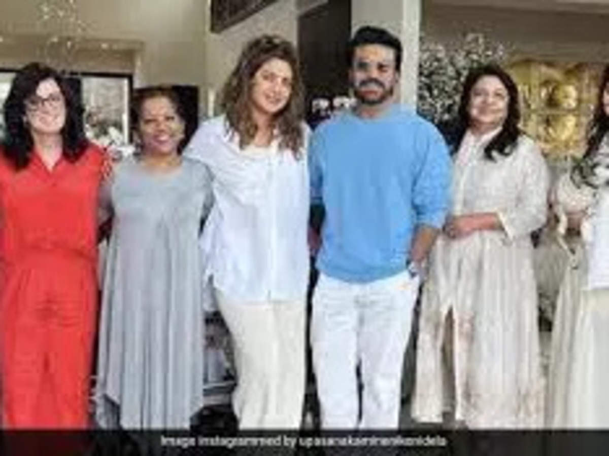 dramatisk kim supplere Ram Charan News: Ram Charan and his wife Upasana Kamineni spend time with  Priyanka Chopra in LA - The Economic Times