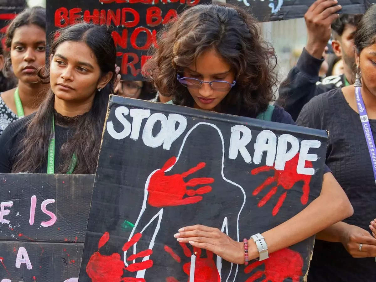 https://img.etimg.com/thumb/width-1200,height-900,imgsize-105738,resizemode-75,msid-113930782/news/india/21-year-old-woman-allegedly-gangraped-in-pune-ncp-criticises-maharashtra-government-over-incident.jpg