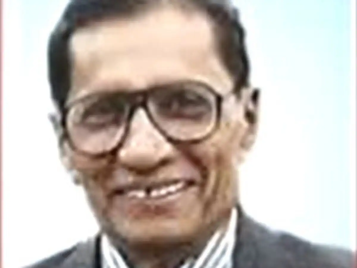 Govt needs to take hard decisions to stem rupee’s fall: AV Rajwade ...