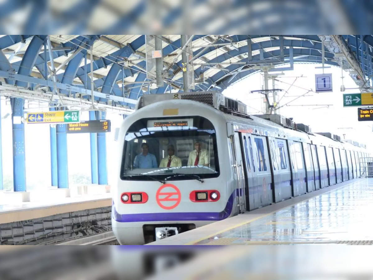 DMRC issues clarification on viral fire video in Delhi Metro train - The  Economic Times