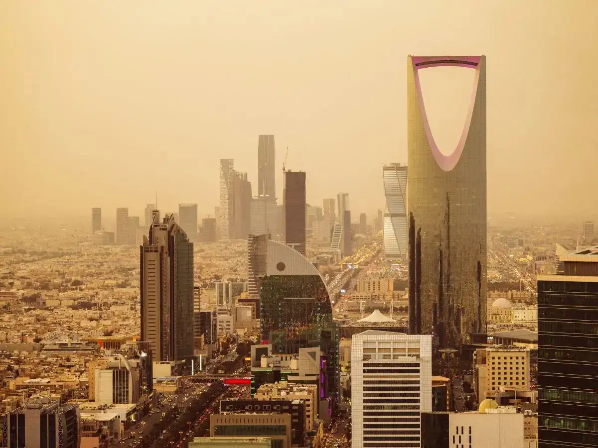 Saudi Arabia opens Umrah visa applications for new season; pilgrim arrivals begin