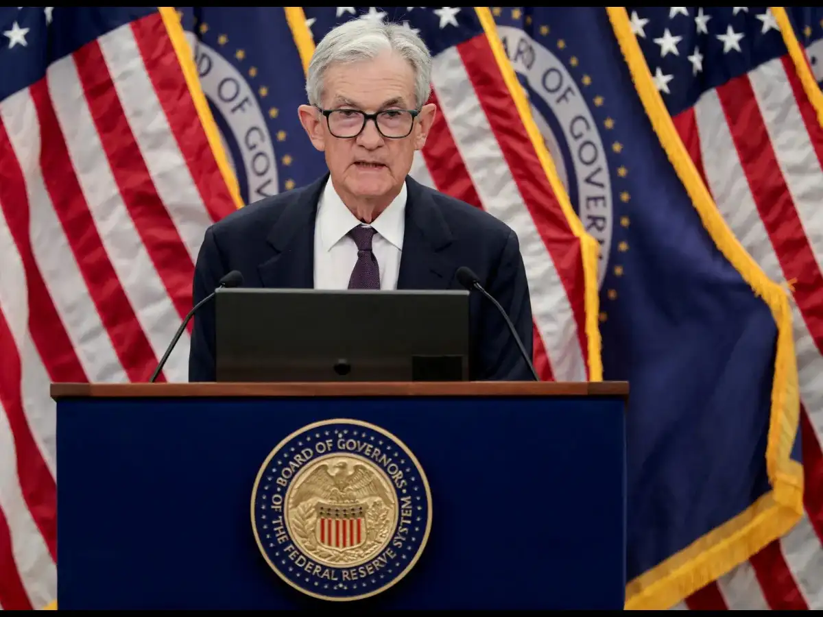 https://img.etimg.com/thumb/width-1200,height-900,imgsize-111518,resizemode-75,msid-128838949/news/international/business/under-siege-from-politics-central-bankers-fight-back-at-a-cost-federal-reserve-jerome-powell-bank-of-france-governor-francois-villeroy-de-galhau-european-christine-lagarde-monetary-policy.jpg