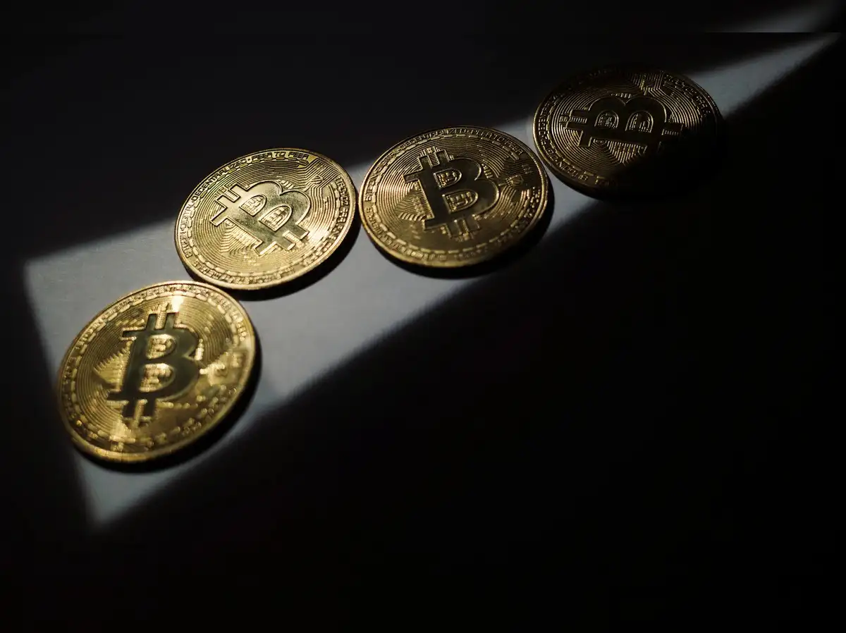Bitcoin faces rising bearish pressure as key weekly indicators turn  negative and investor sentiment hits extreme fear, evoking memories of 2018  and 2022 market crashes - The Economic Times