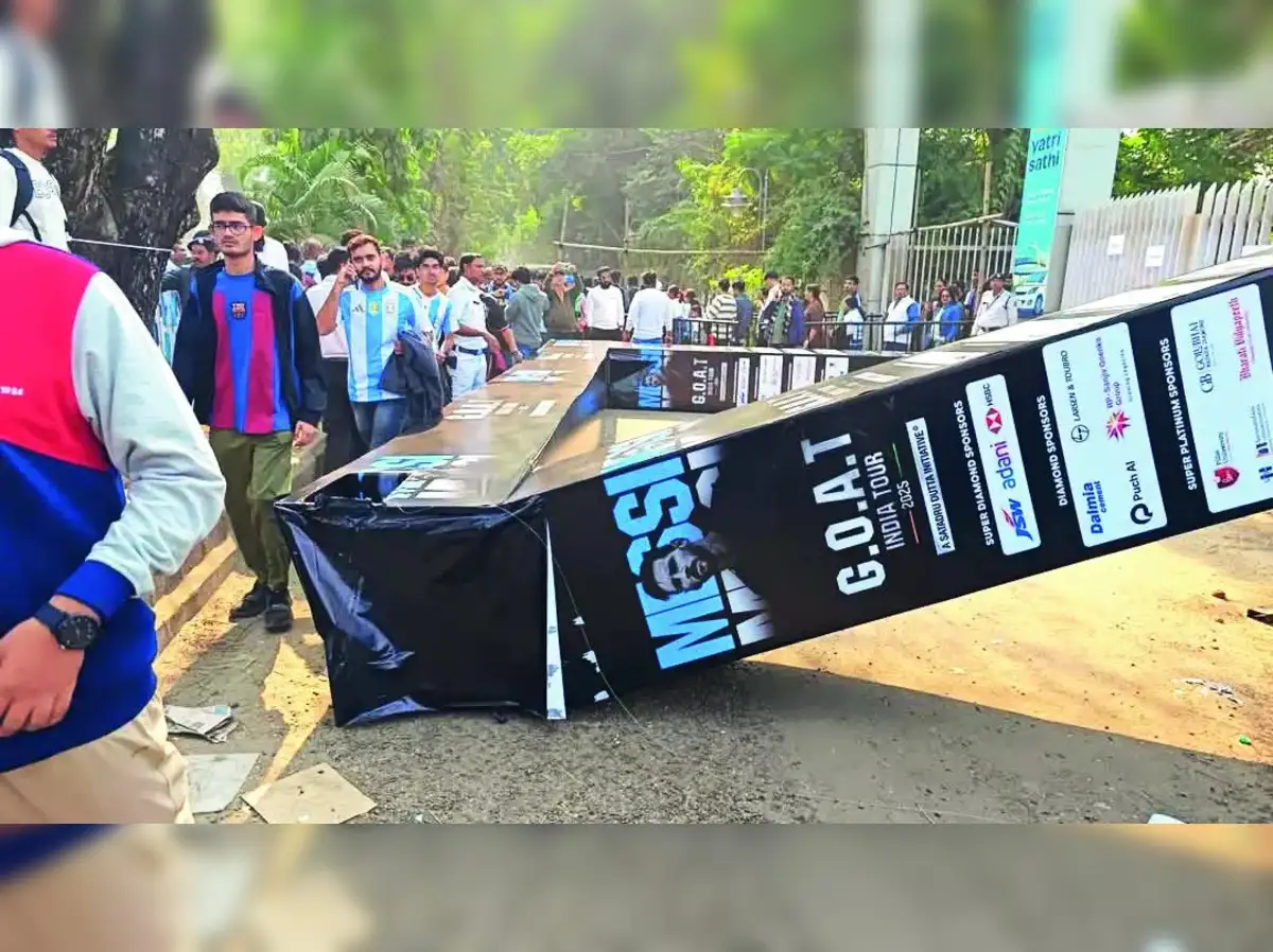 India's sad selfie-goal: When Lionel Messi's brief appearance became a ticketed spectacle