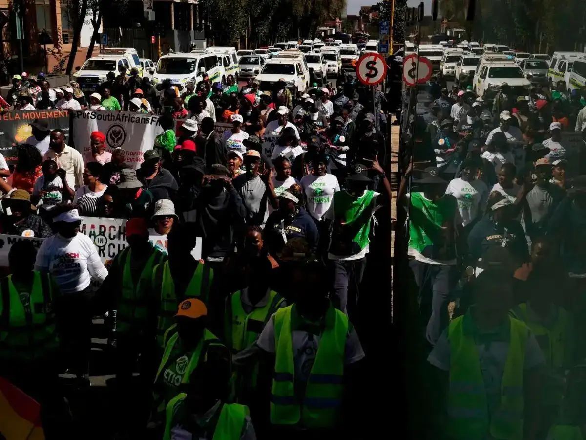 South Africa: Hundreds march in Johannesburg against illegal migration as shops shut over looting fears