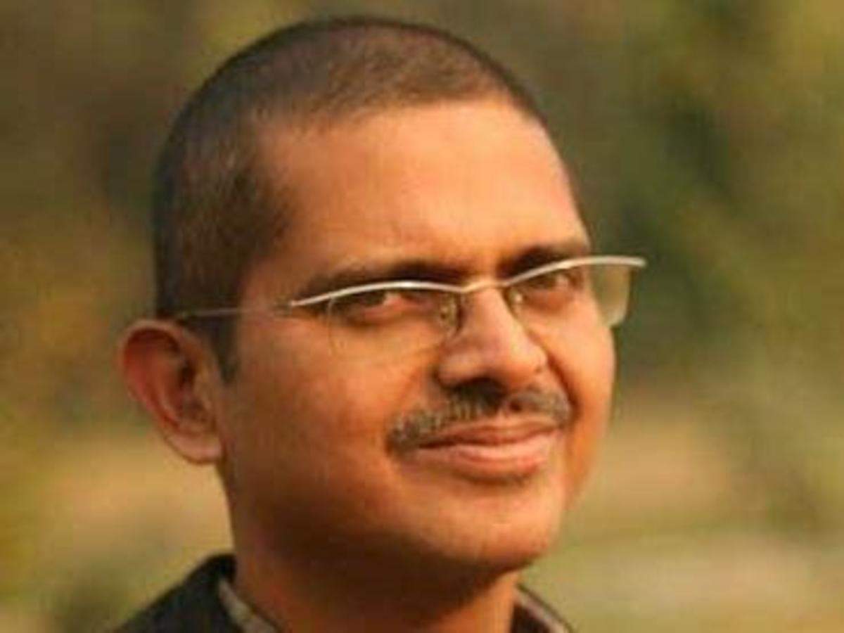 Suspended IPS officer Amitabh Thakur replies to charge sheet, says 'not at  fault' - The Economic Times