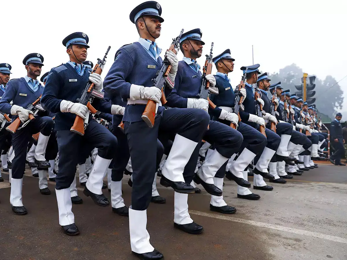 this-is-why-colonels-earn-more-money-than-lieutenant-generals-the-economic-times
