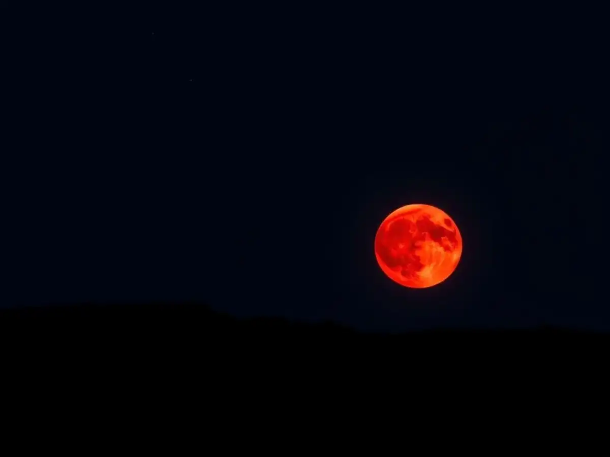 blood moon september 2025: Total Lunar Eclipse Blood Moon 2025: How to  watch the September full moon turn red in the US? Free livestream options -  The Economic Times