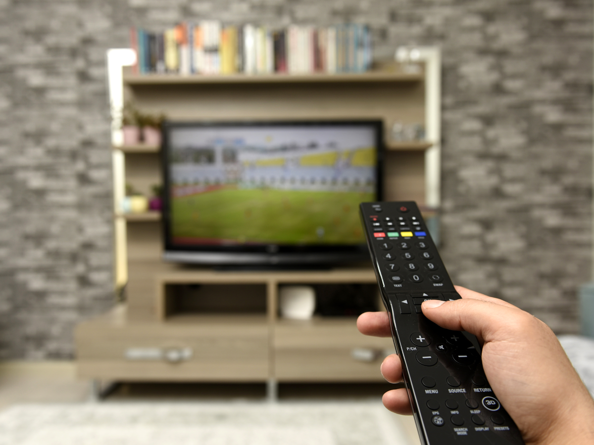 Under Rs 15 000 Smart Tv Options That Won T Hurt Your Pocket The Economic Times