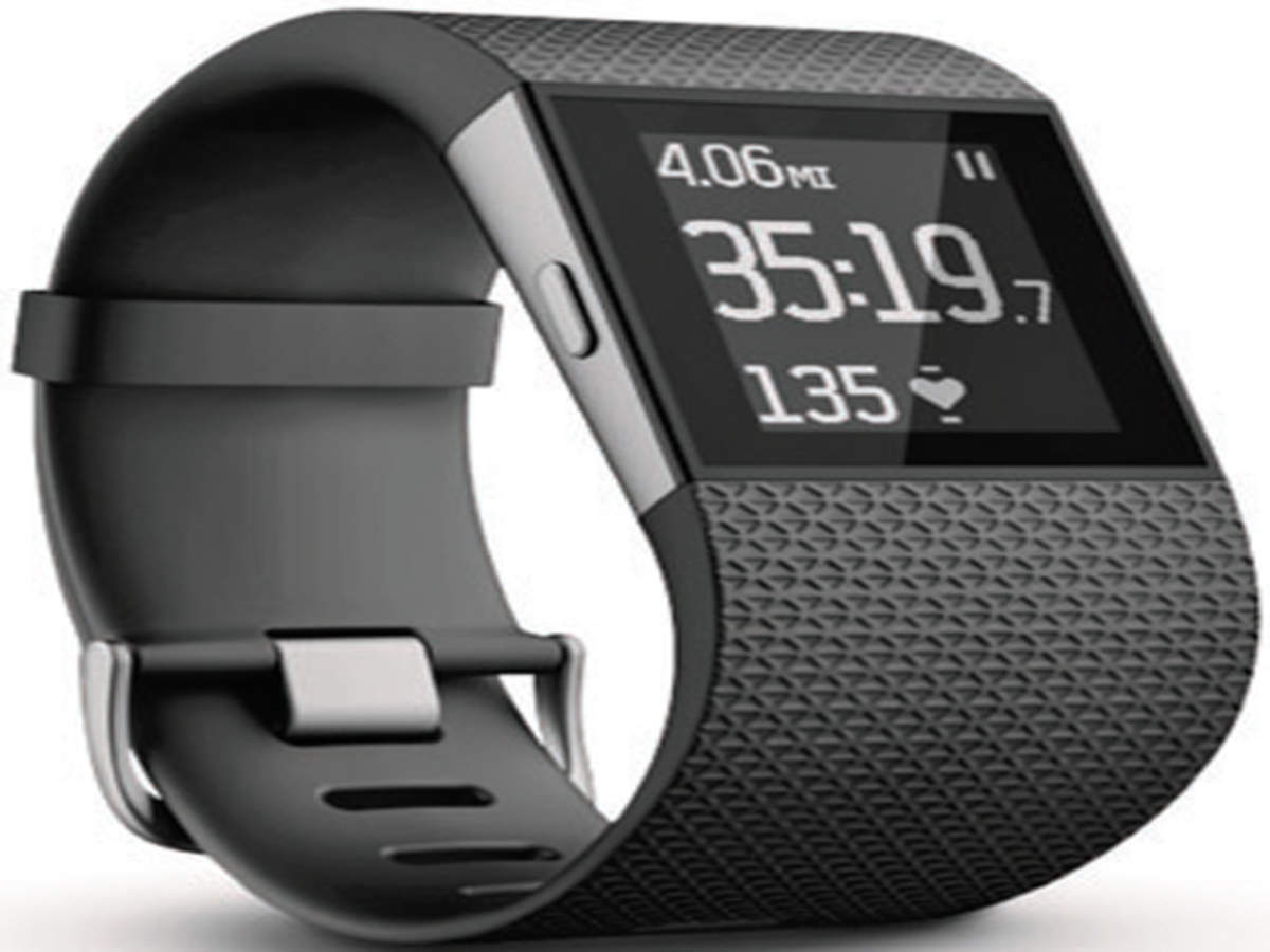 Wakker worden combinatie Appartement Fitbit Surge review: More suited for professional athletes & fitness  fanatics - The Economic Times
