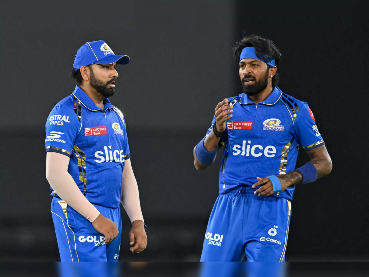 When Rohit Sharma and commentator Sanjay Manjrekar requested Mumbai crowd  to stop booing Hardik Pandya - The Economic Times