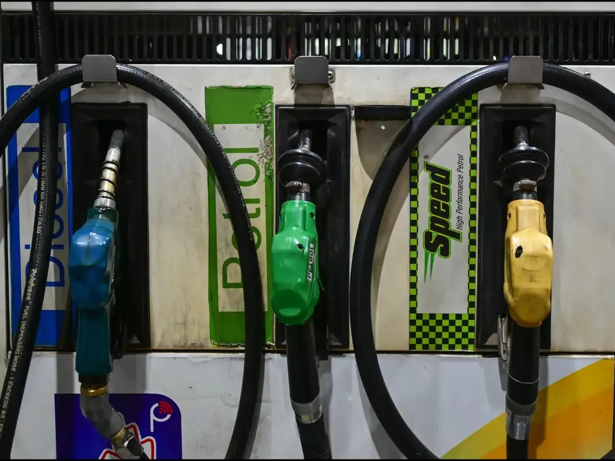 Rs 3 a litre fuel price hike cuts losses by 25 per cent; daily loss drops  to Rs 750 crore - The Economic Times