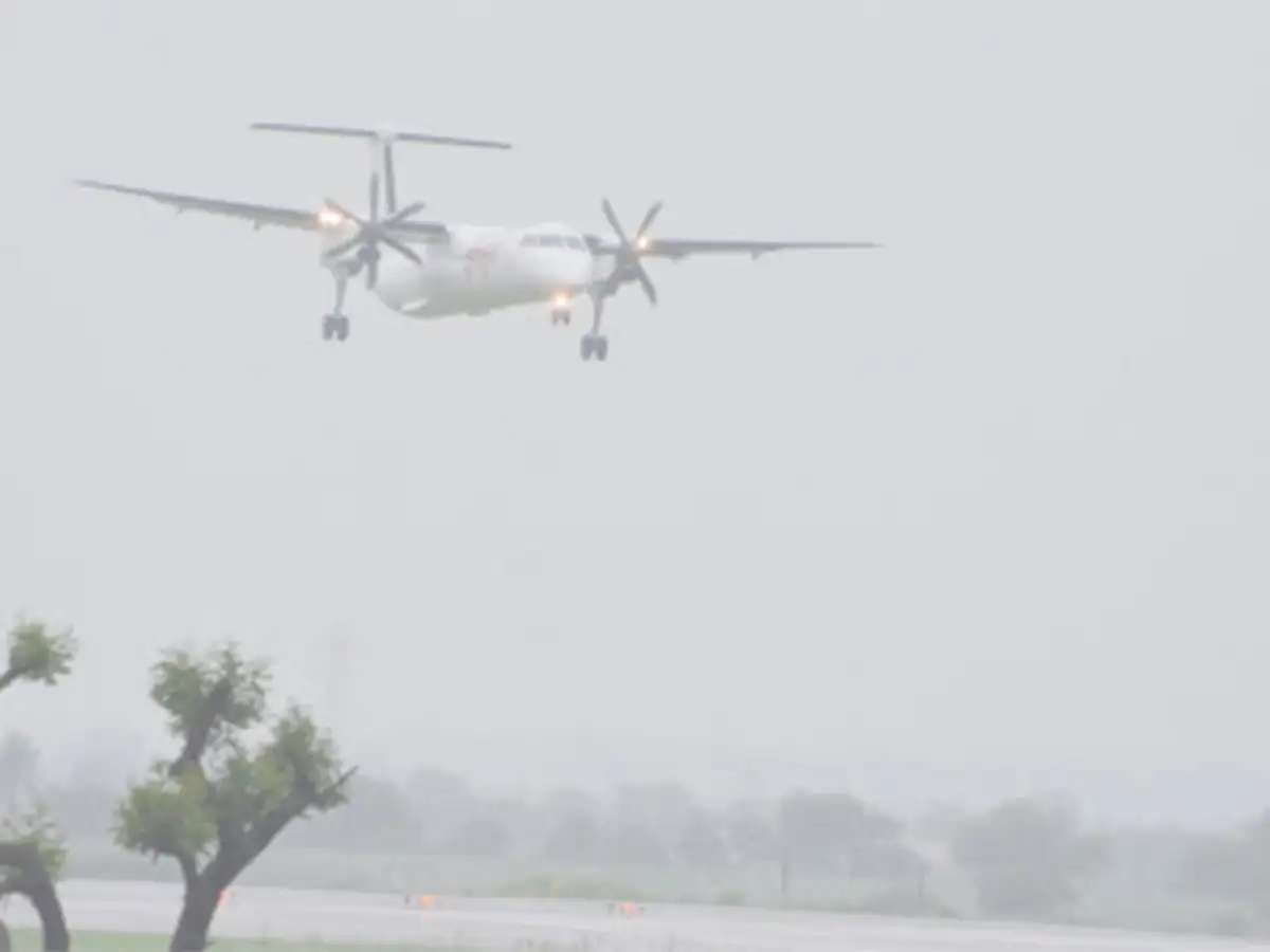 Delhi Flights Cancelled Due To Fog 530 Flights Delayed 20 Diverted 4 Cancelled Due To Dense Fog At Delhi Airport The Economic Times February 6, 2017 6:30 am | skymet weather team. delhi flights cancelled due to fog 530