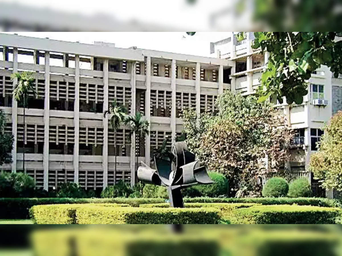 Top Two IITs: IIT Delhi Vs IIT Bombay