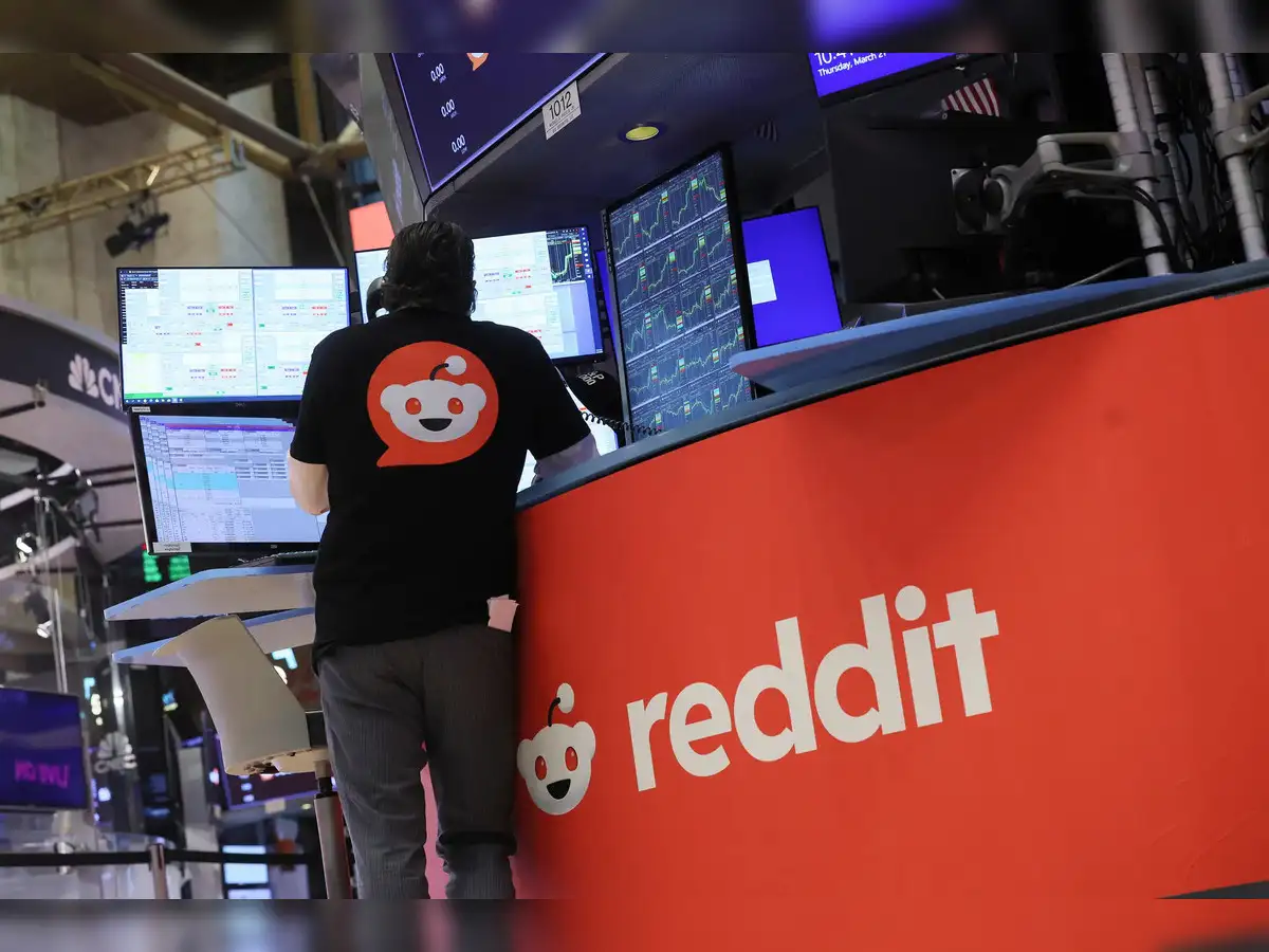 Reddit flags volatile search referrals as US user growth slows